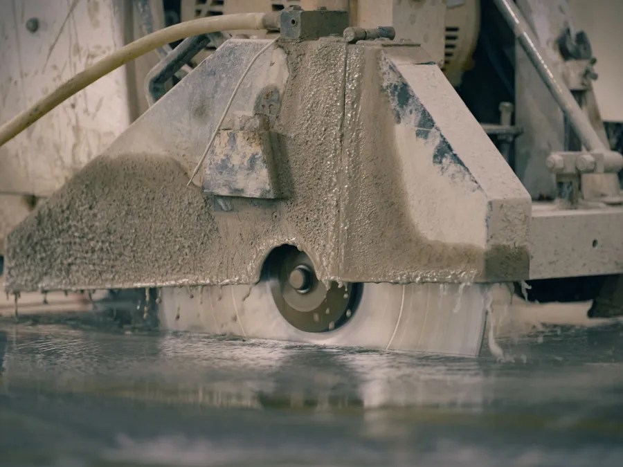 Zemin betonunda derz kesimi